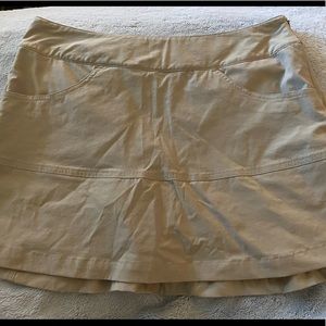 🛑2/$20 w disc shipping Magellan Outdoors Golf Skort Sz 10